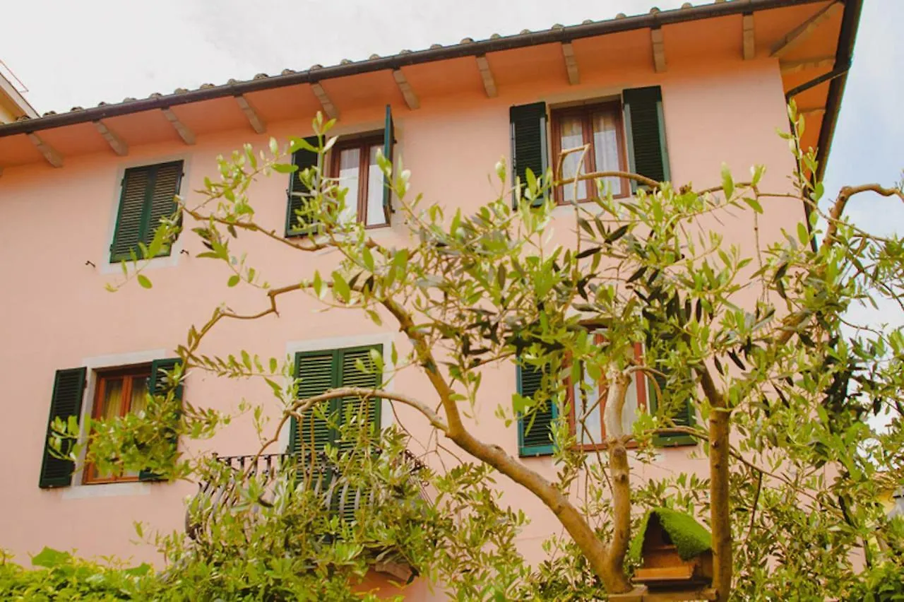 ルッカ Il Villino Bed & Breakfast